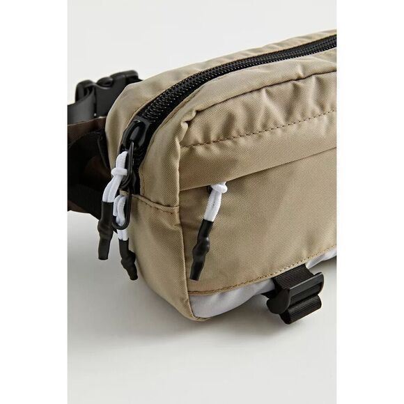 New Urban Outfitters UO Utility Hip Pack - Picture 2 of 8